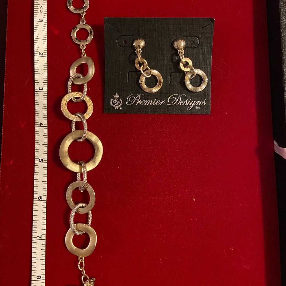 “Milan” bracelet and earrings set, by Premier Designs.